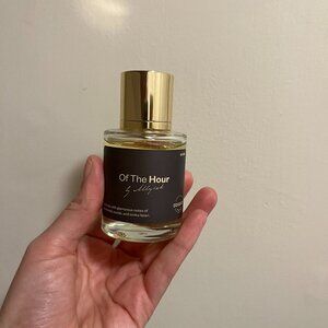 Dossier NWOT Of The Hour by Allyiah Unisex Perfume Cedarwood Suede Tonka Bean